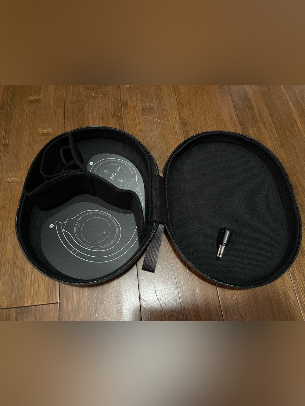 Case for over the ear headphones Black Zippered